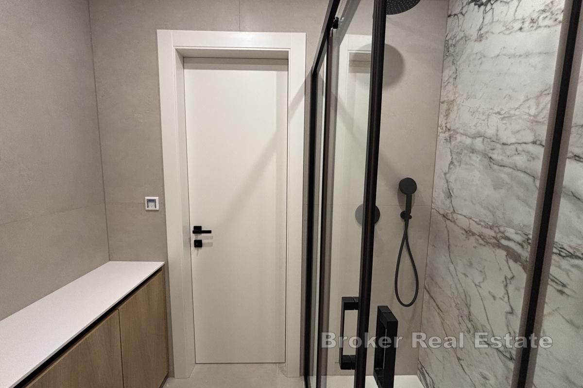 Luxusní byt se zahradou a výhledem na moře