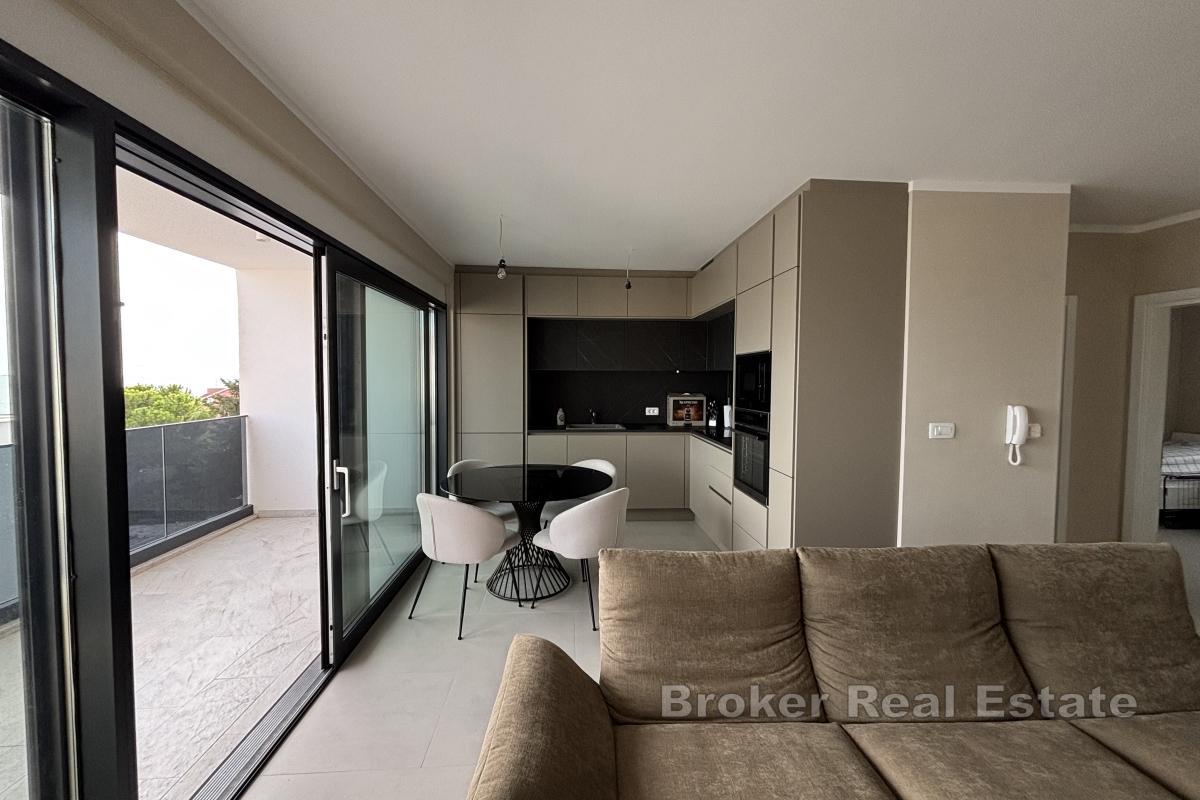 Ekstraordinær toppleilighet med takterrasse nær sjøen