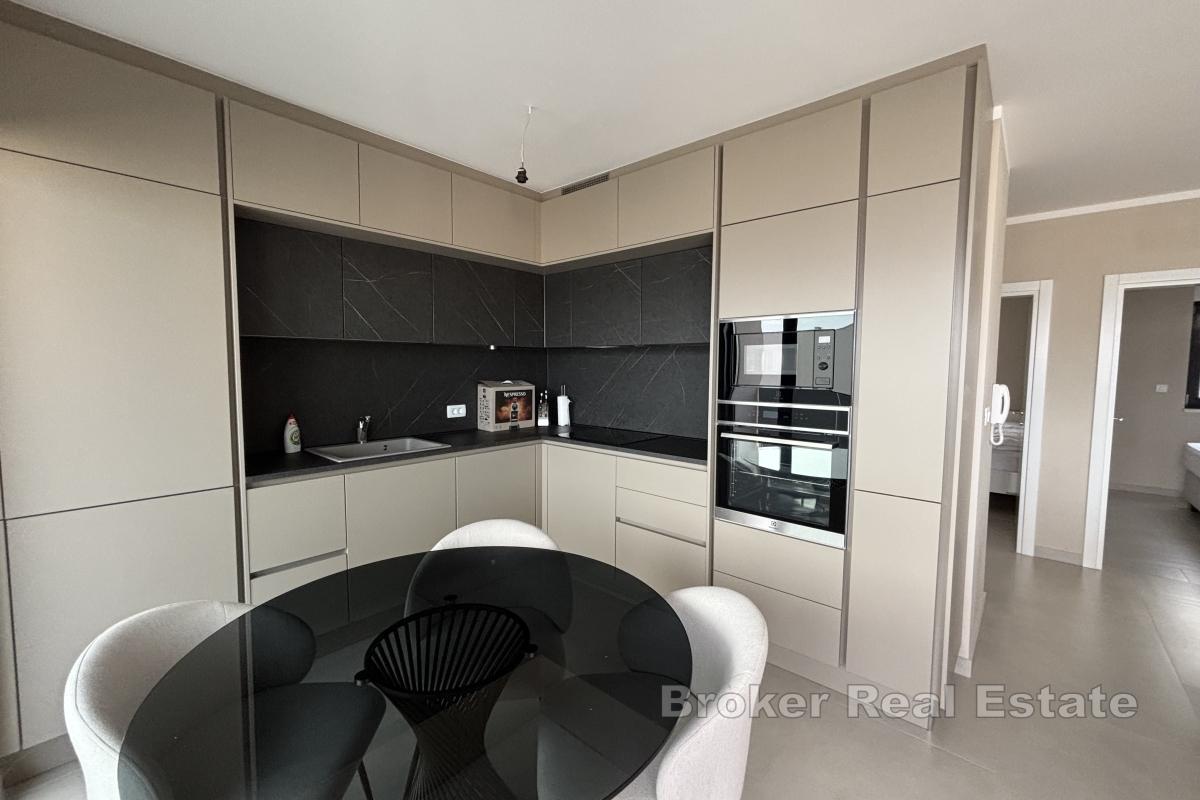 Mimoriadny penthouse so strešnou terasou blízko mora