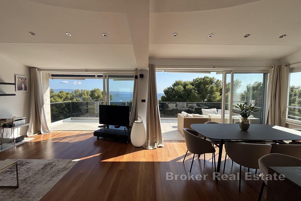 Ekstraordinær toppleilighet med fire soverom i første rad mot sjøen