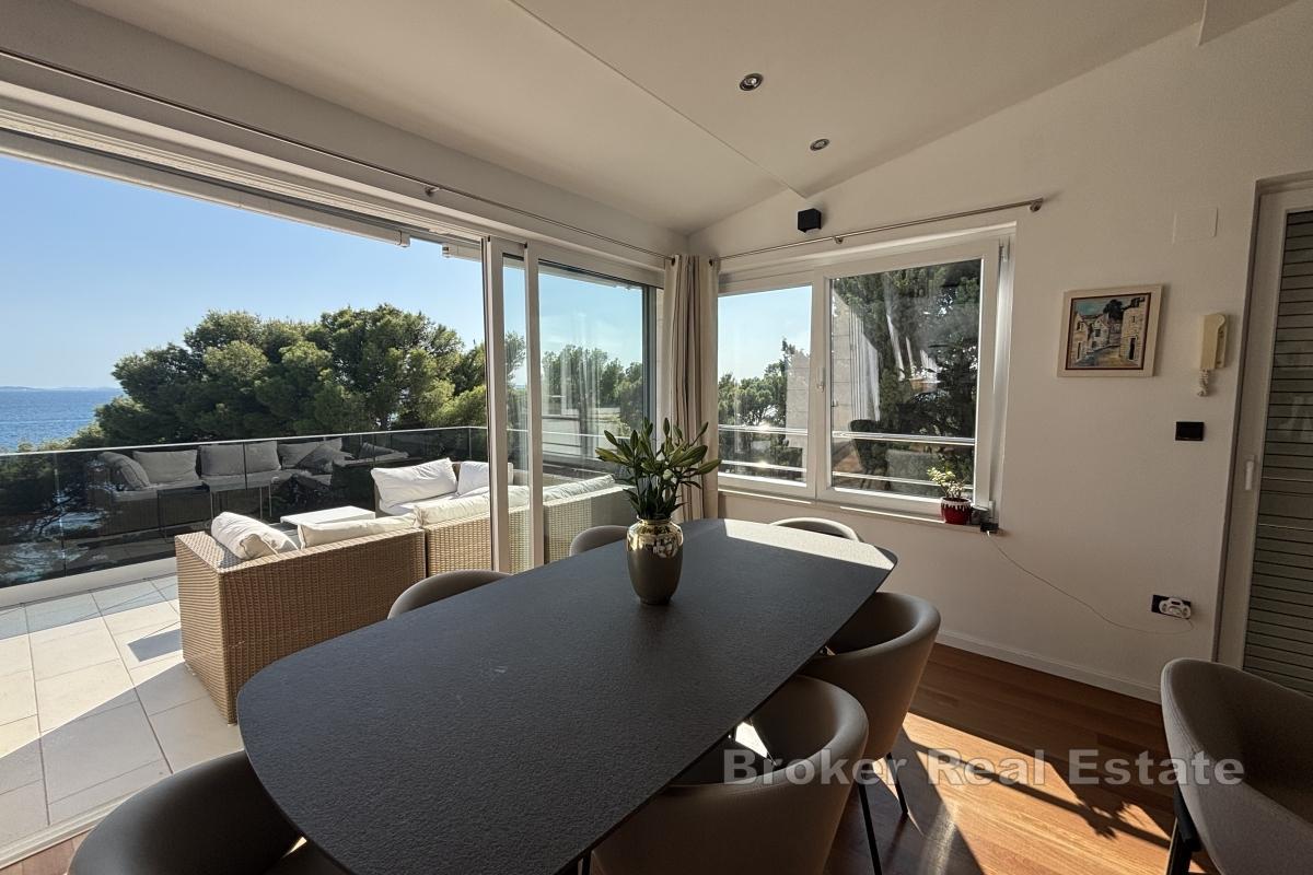 Ekstraordinær toppleilighet med fire soverom i første rad mot sjøen