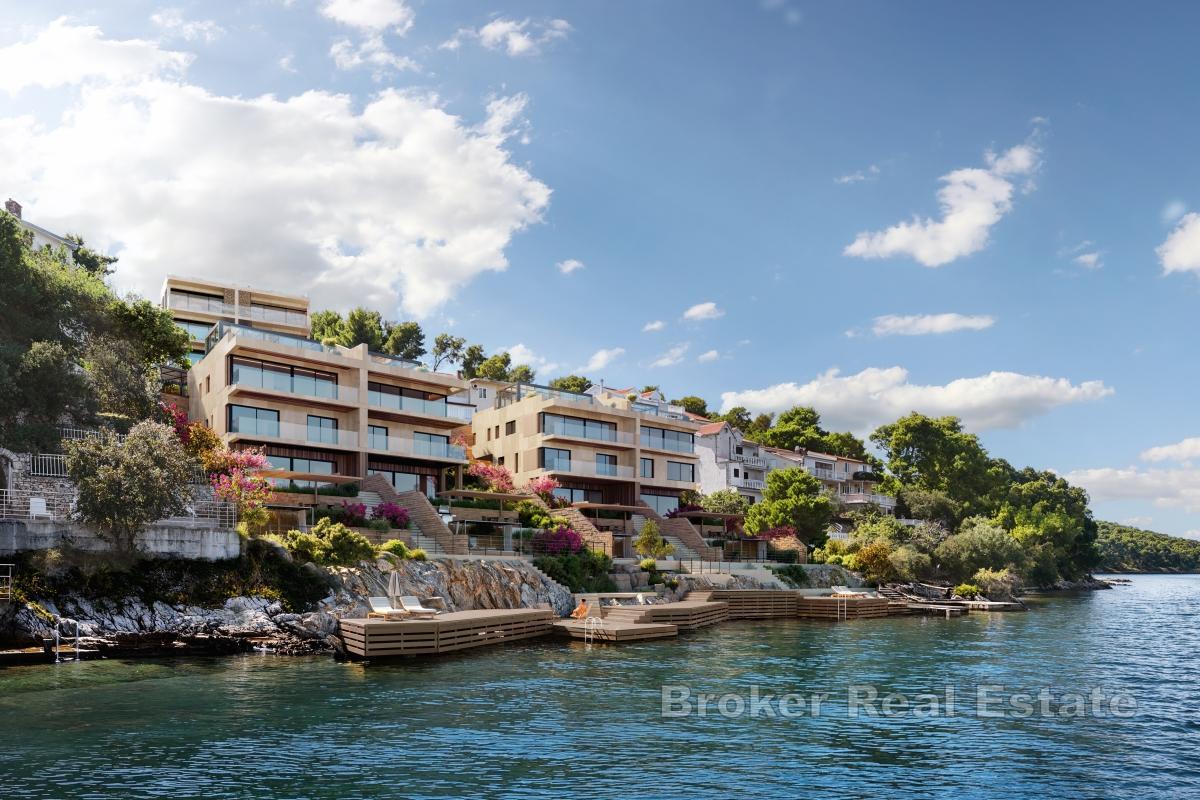 Esclusivo appartamento duplex con piscina in prima fila sul mare