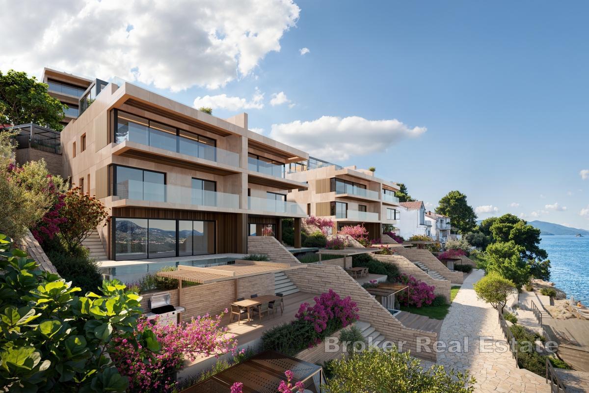 Esclusivo appartamento duplex con piscina in prima fila sul mare