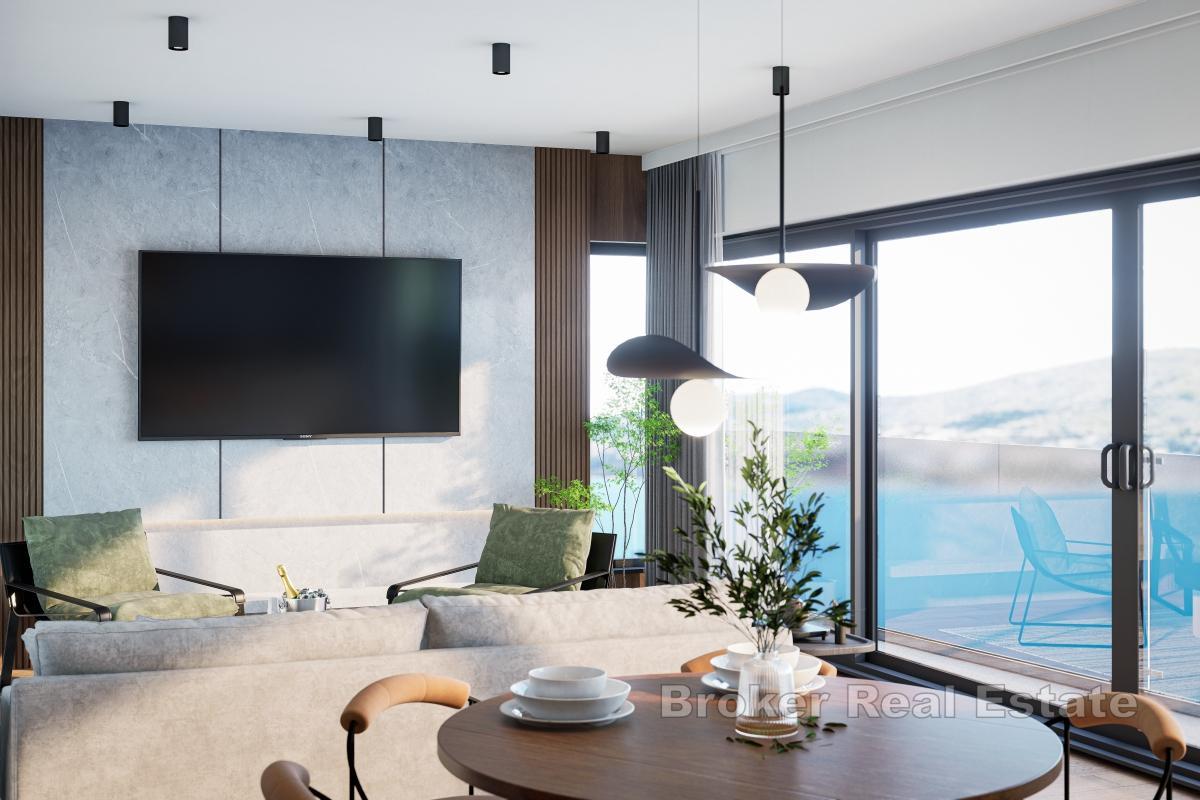 Unik toppleilighet med takterrasse i første rad mot havet