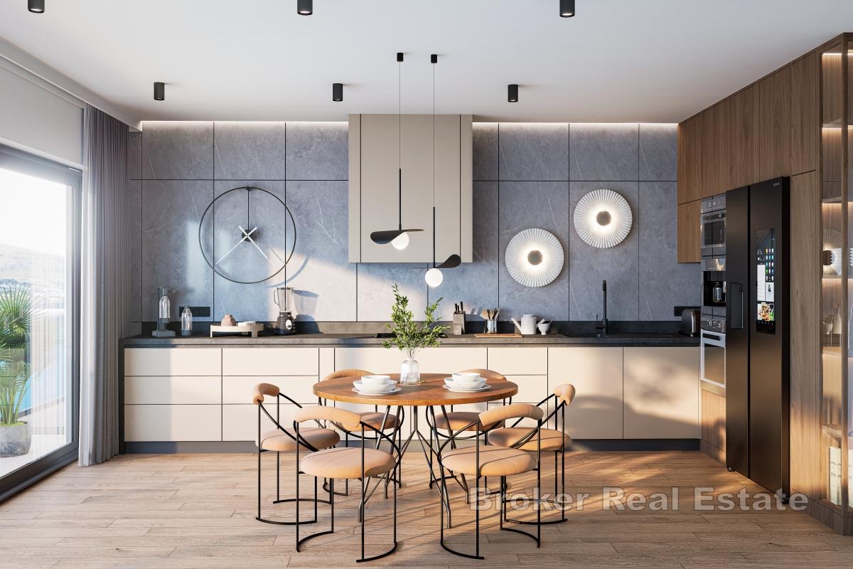 Unik toppleilighet med takterrasse i første rad mot havet