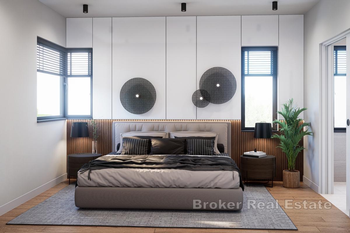 Unik toppleilighet med takterrasse i første rad mot havet