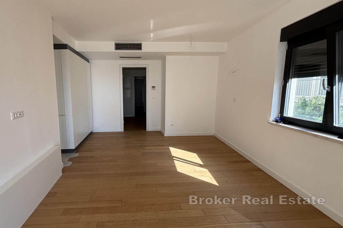 Nowoczesny apartament z częściowym widokiem na morze