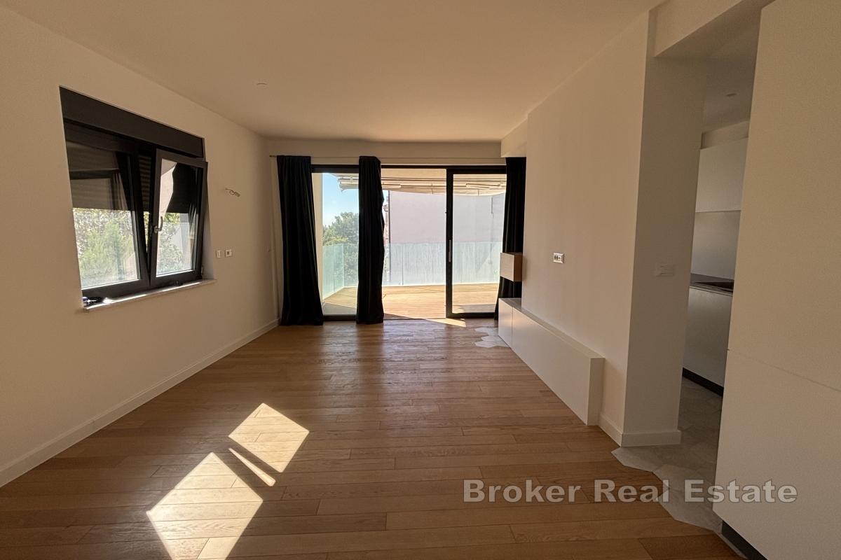 Nowoczesny apartament z częściowym widokiem na morze