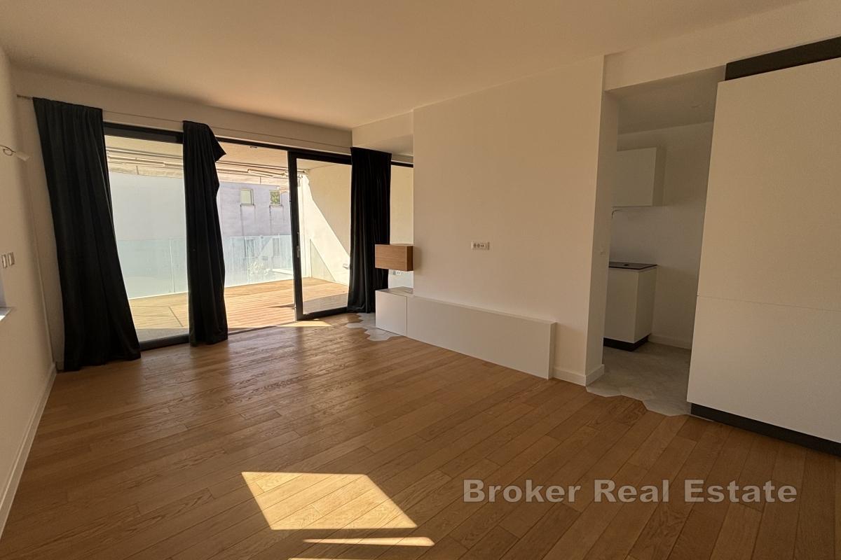 Nowoczesny apartament z częściowym widokiem na morze