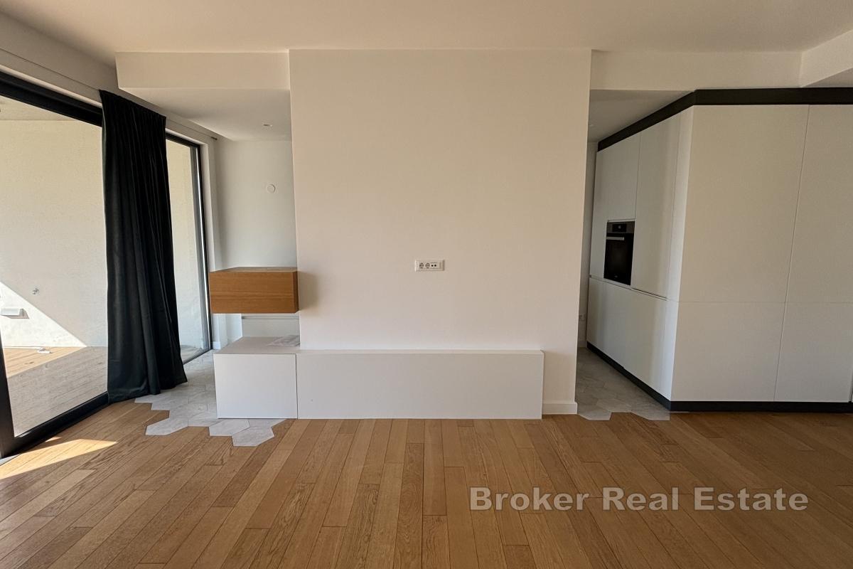 Nowoczesny apartament z częściowym widokiem na morze