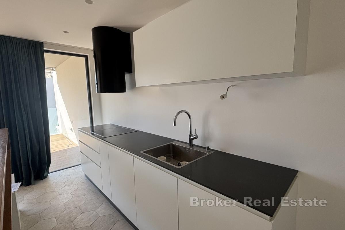 Nowoczesny apartament z częściowym widokiem na morze