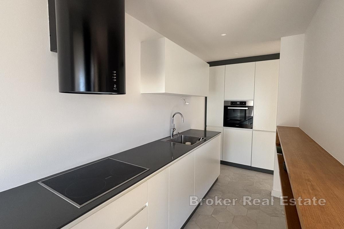 Nowoczesny apartament z częściowym widokiem na morze