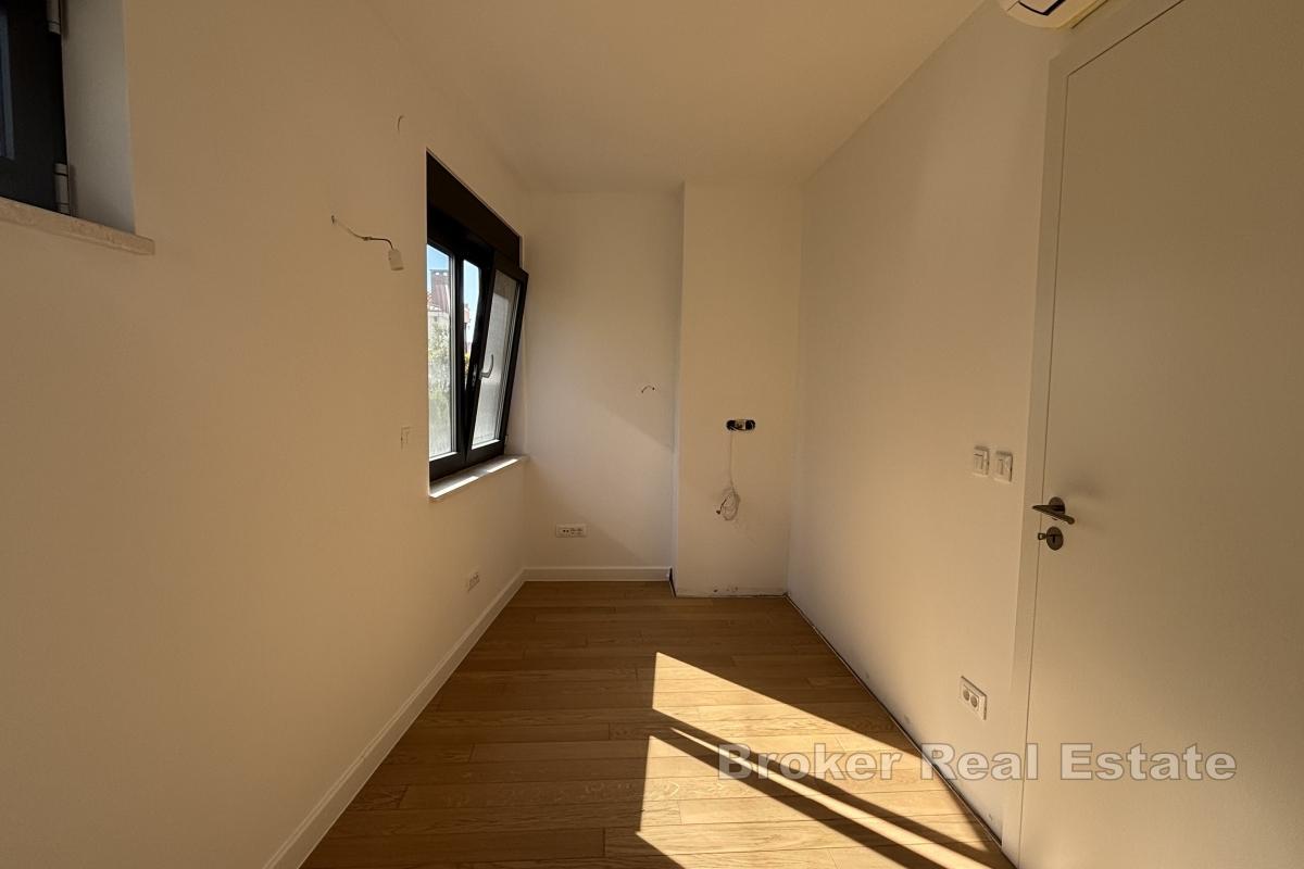 Nowoczesny apartament z częściowym widokiem na morze