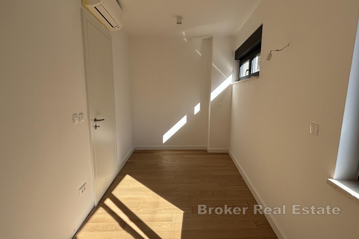 Nowoczesny apartament z częściowym widokiem na morze