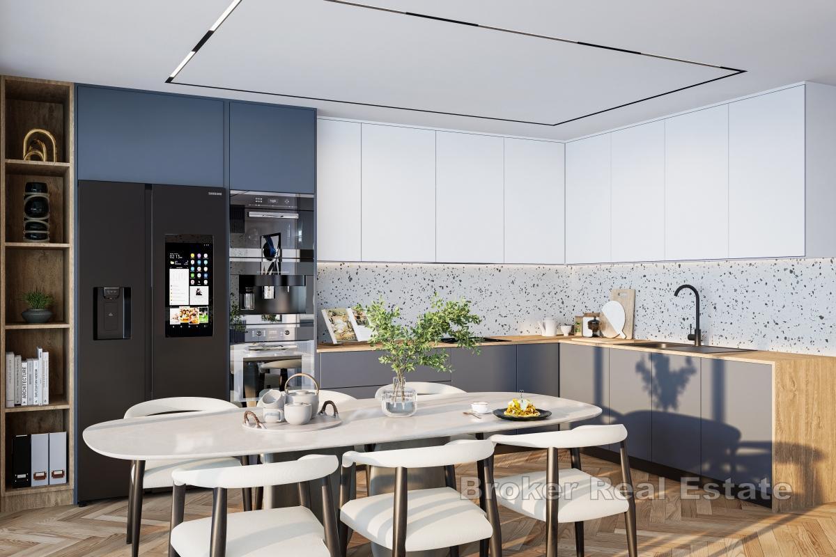 Unikátní penthouse apartmán se střešní terasou v první řadě u moře