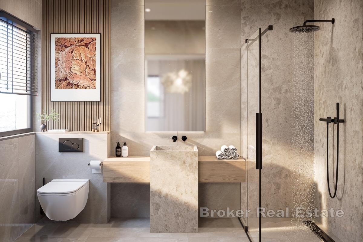 Unikátní penthouse apartmán se střešní terasou v první řadě u moře