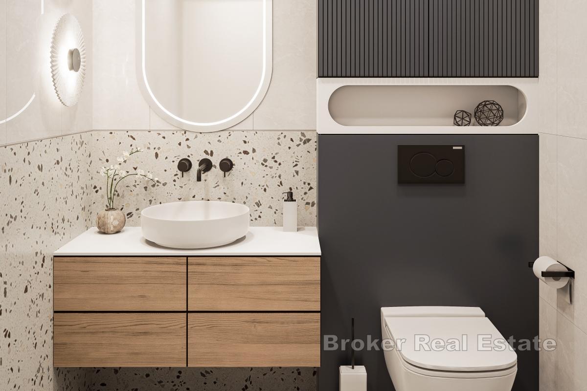 Unikátní penthouse apartmán se střešní terasou v první řadě u moře