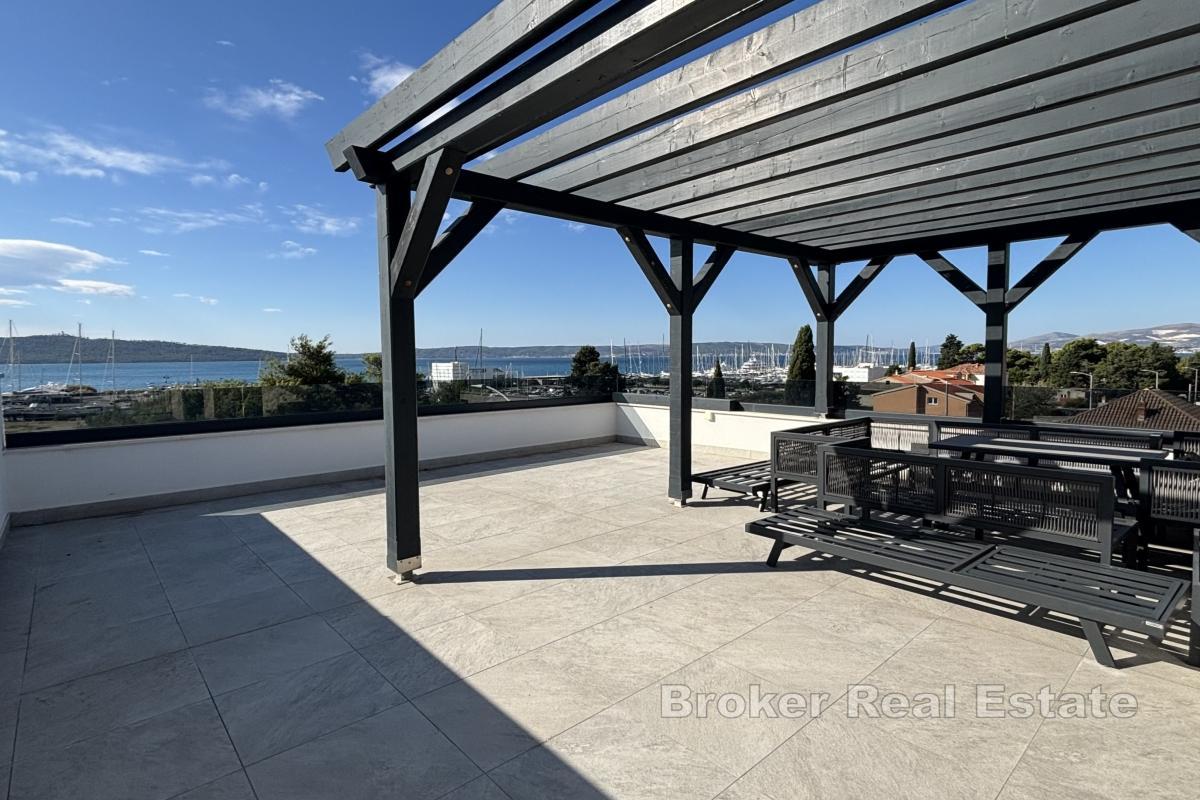 Appartement penthouse meublé unique avec toit-terrasse