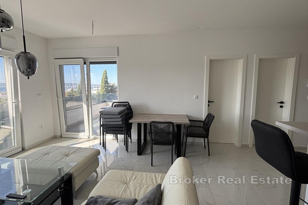 Appartement penthouse meublé unique avec toit-terrasse