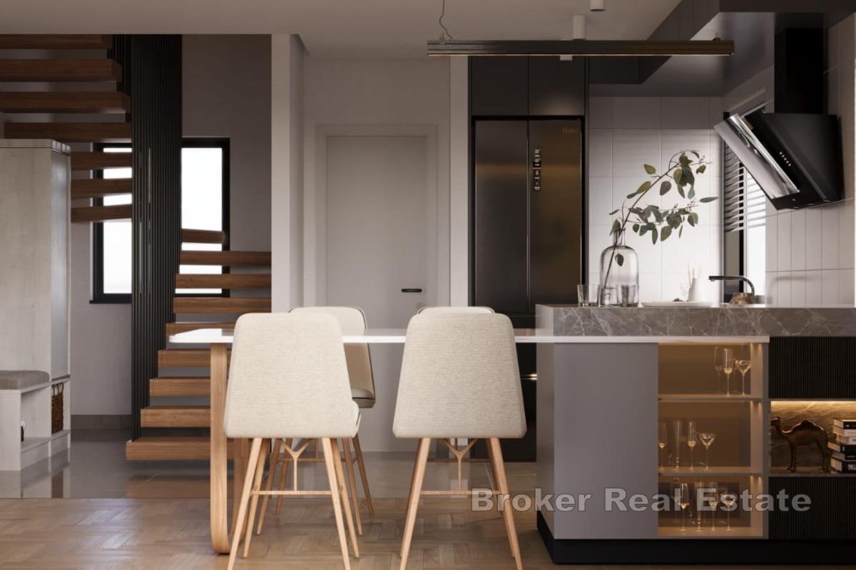 Dvosoban penthouse stan u novogradnji u blizini mora