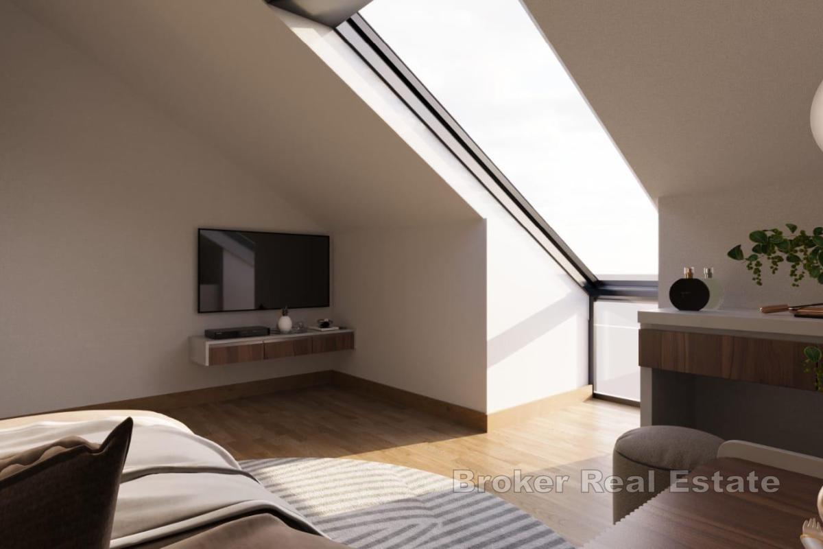 Dvosoban penthouse stan u novogradnji u blizini mora