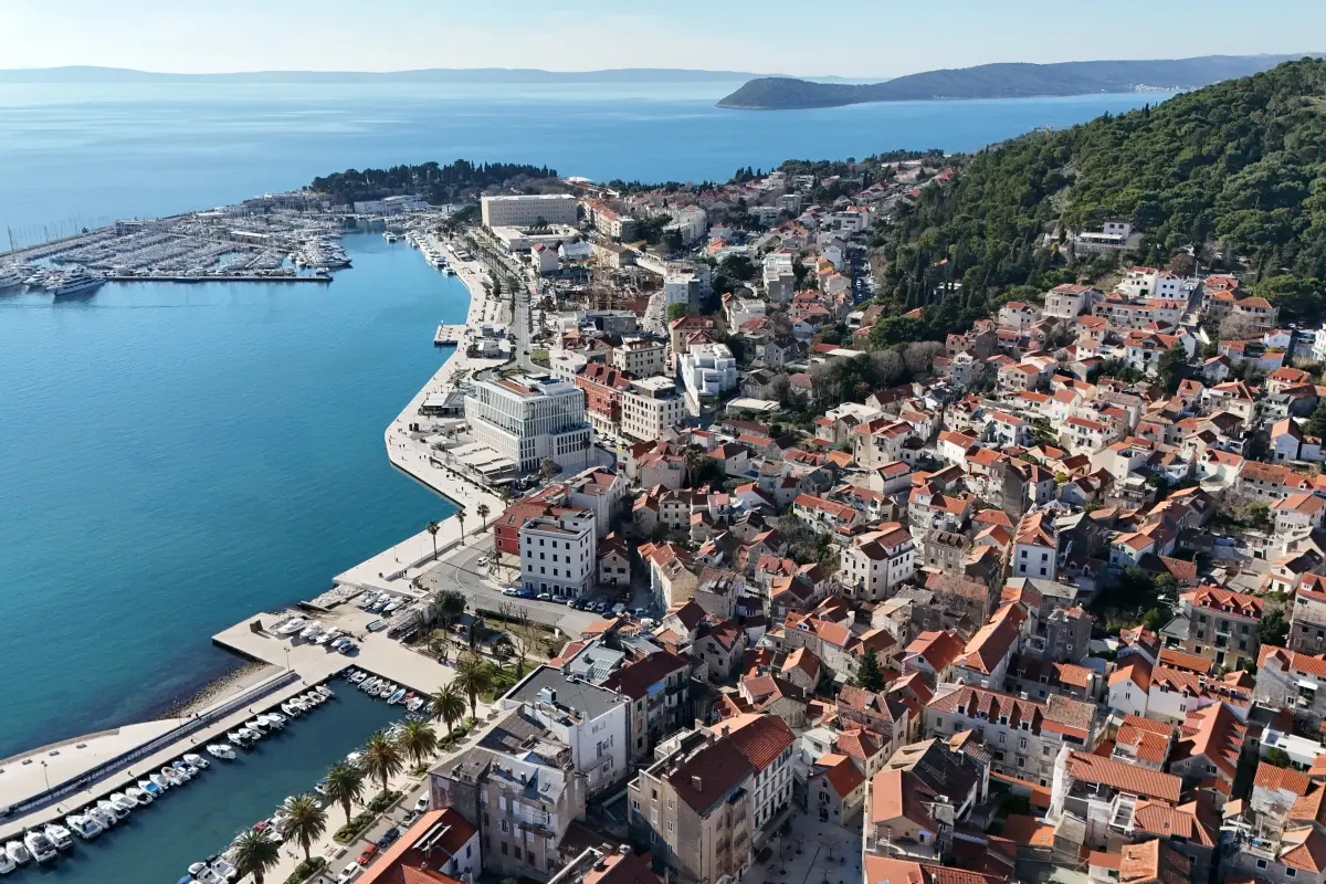 001-2035-318-Split-Center-Spacious-apartment-with-attic-in-a-prime-location-for-sale