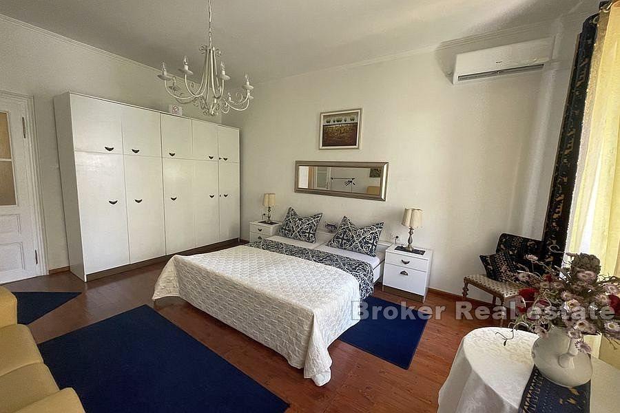 Split center - Beautiful three-room apartment in an ideal location