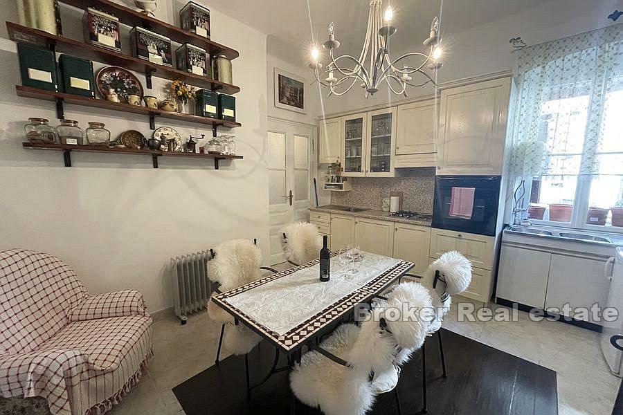 Split center - Beautiful three-room apartment in an ideal location