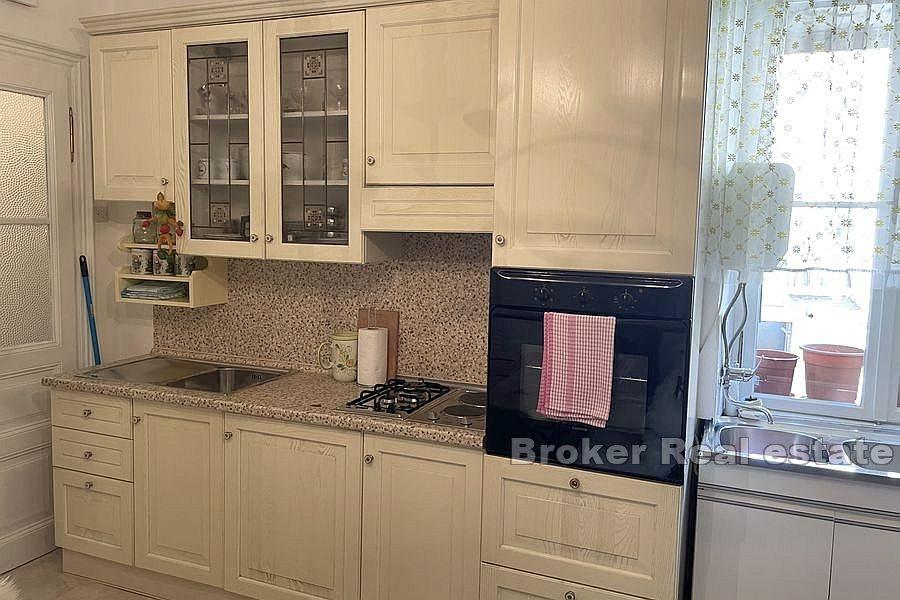 Split center - Beautiful three-room apartment in an ideal location