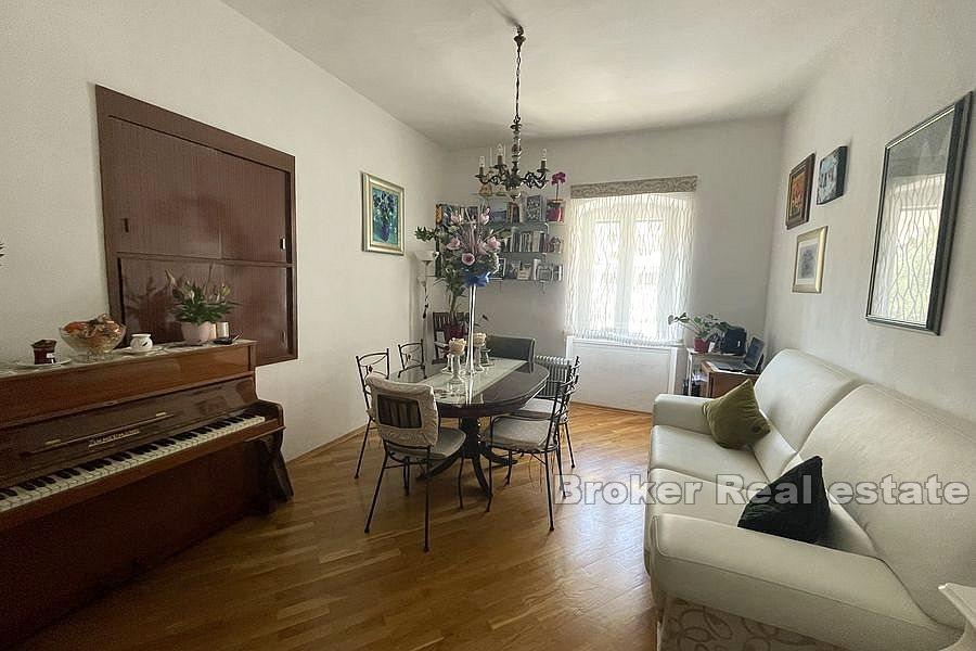 Split center - Beautiful three-room apartment in an ideal location