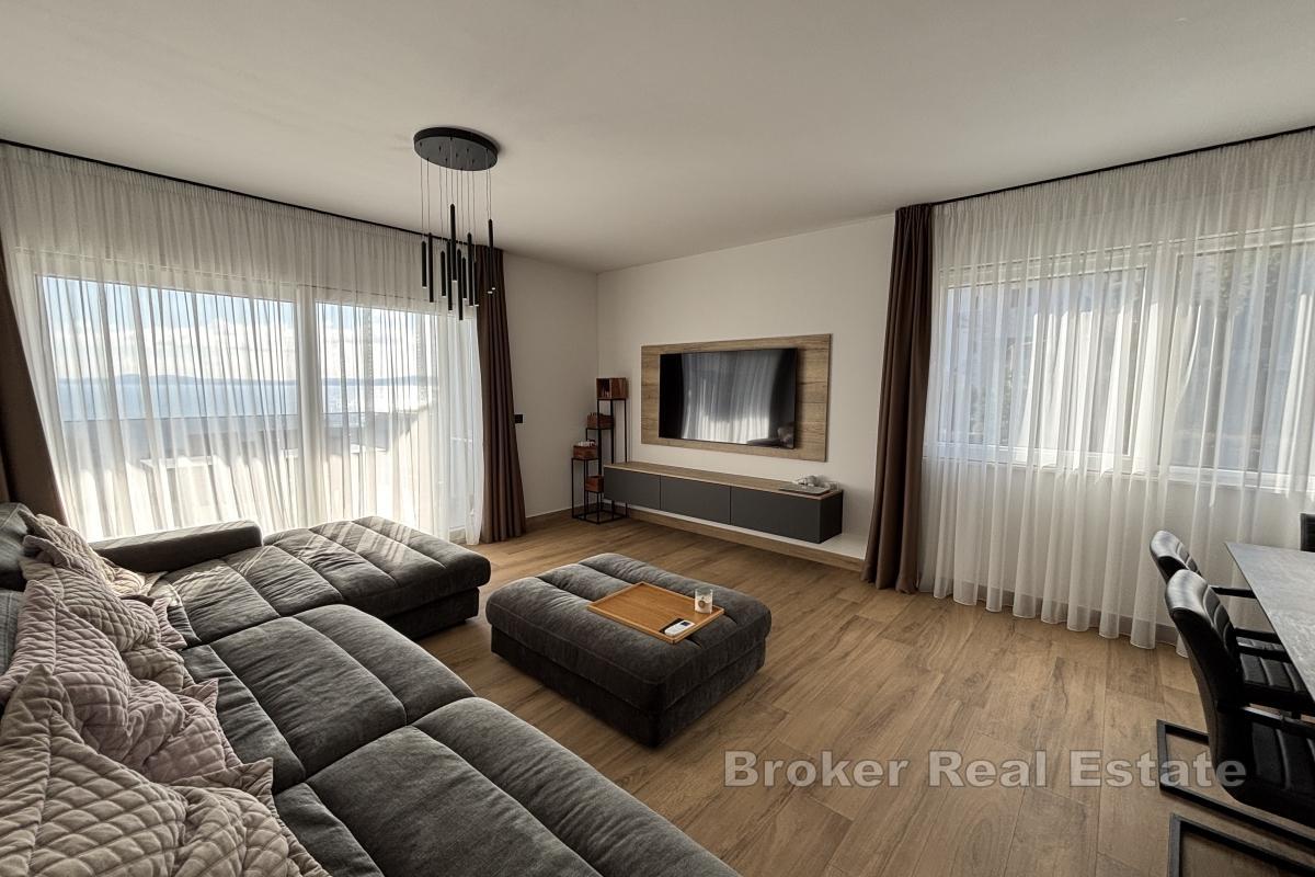 Trzypokojowy apartament typu penthouse nad morzem