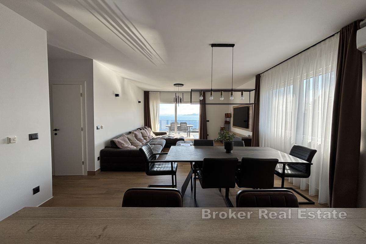 Trzypokojowy apartament typu penthouse nad morzem