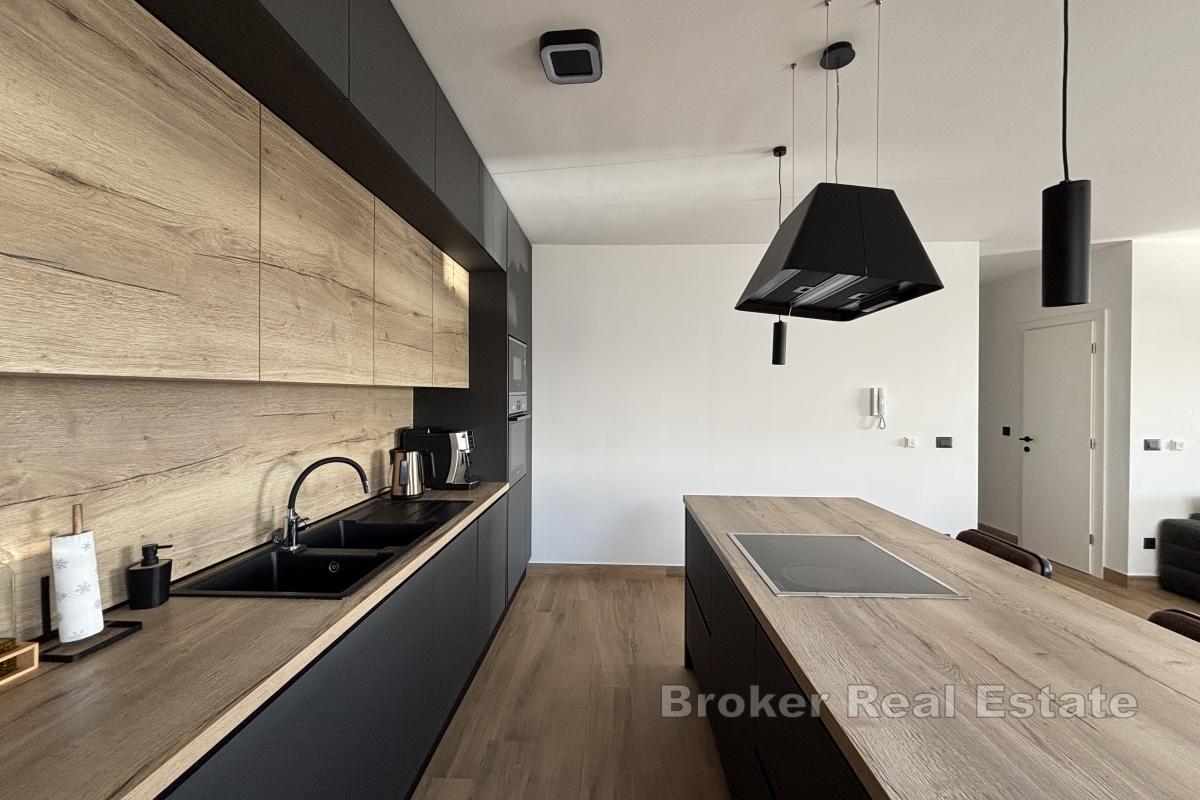 Trzypokojowy apartament typu penthouse nad morzem