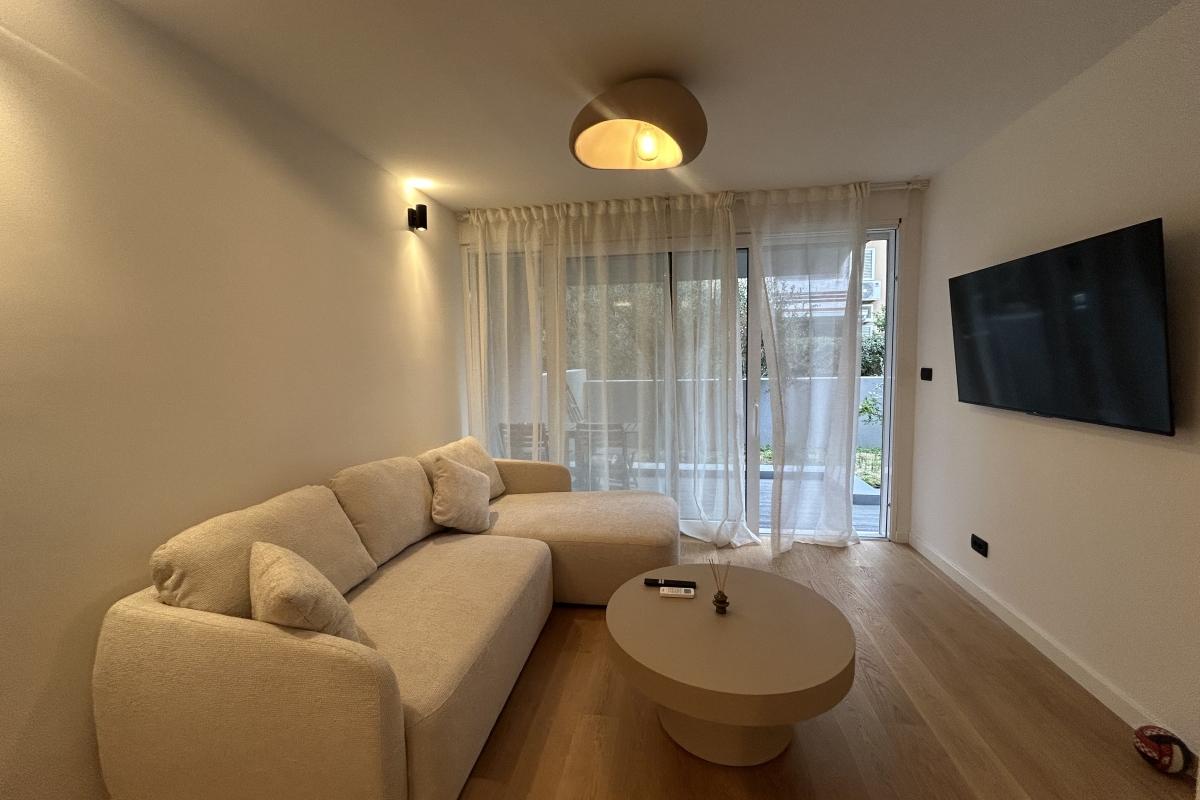 Nowocześnie wyremontowany apartament dwupokojowy z ogrodem w spokojnej części Mertojaku