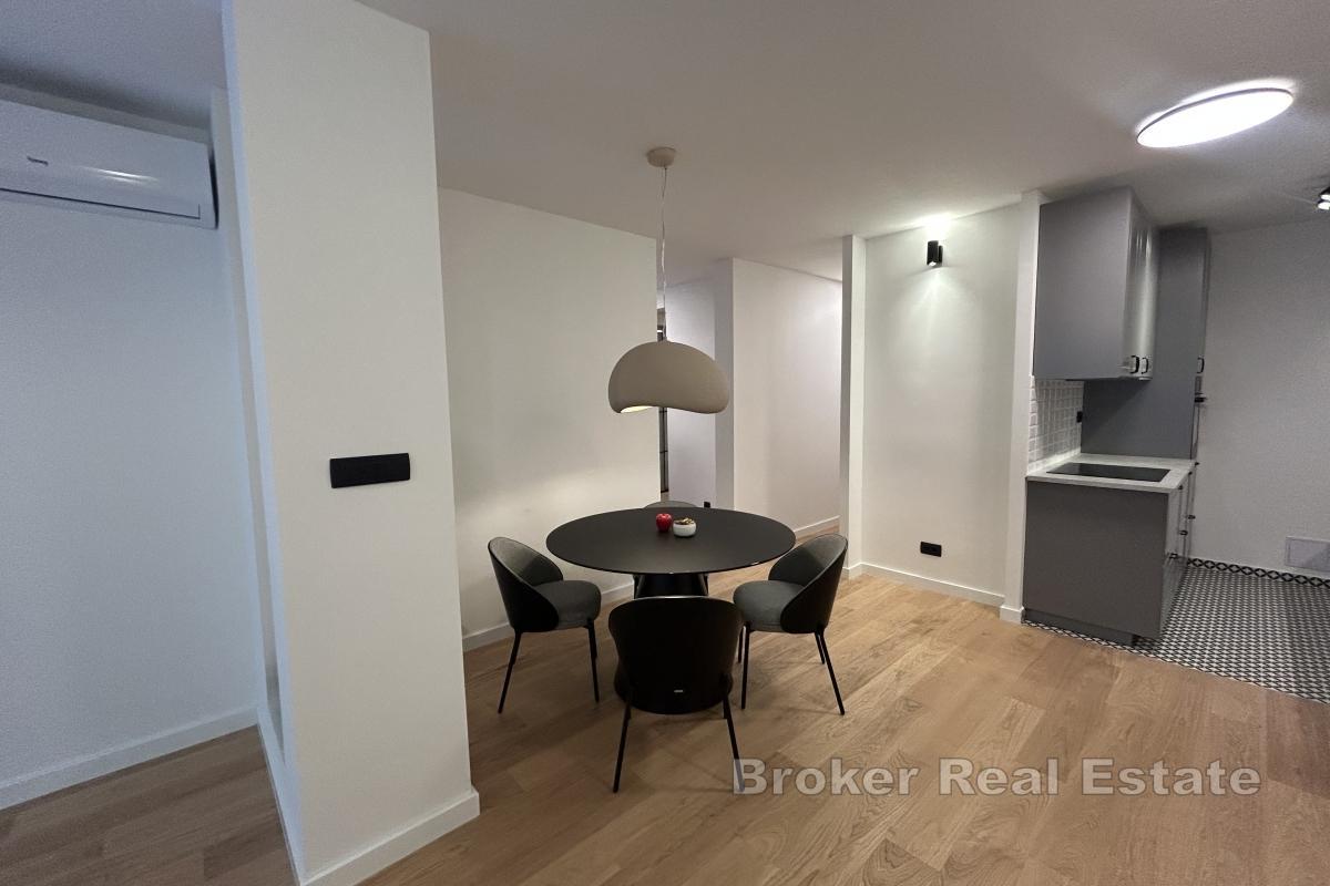 Nowocześnie wyremontowany apartament dwupokojowy z ogrodem w spokojnej części Mertojaku