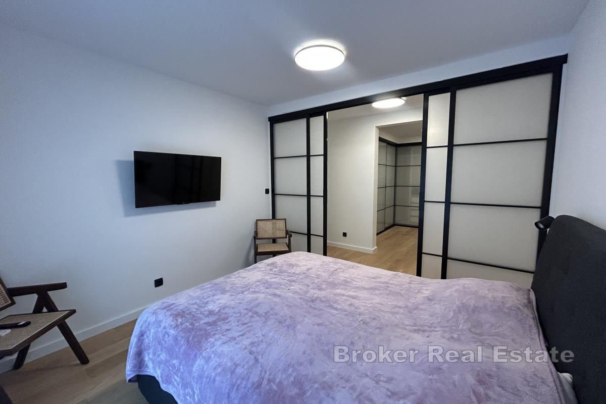 Nowocześnie wyremontowany apartament dwupokojowy z ogrodem w spokojnej części Mertojaku