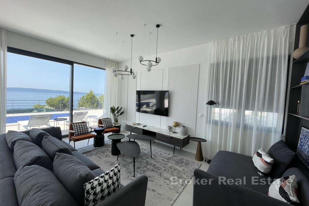 Novoizgrađena vila s bazenom blizu mora