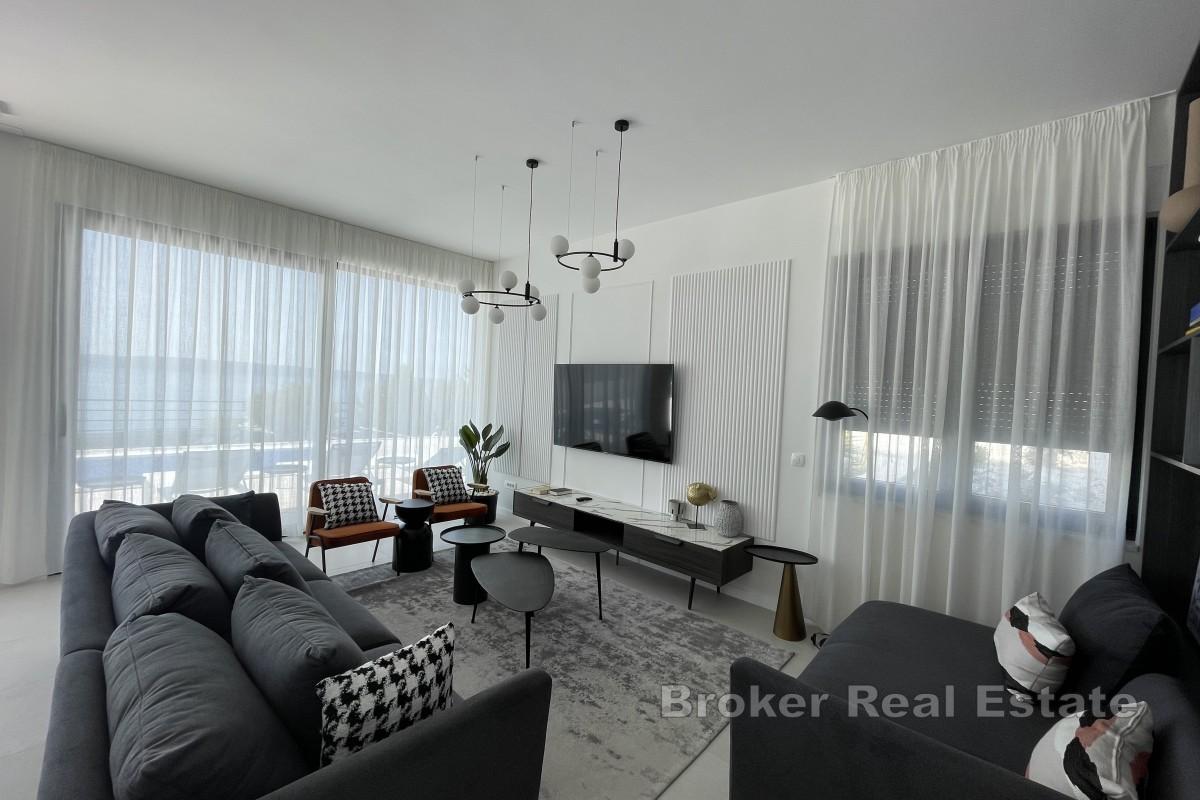 Nowo wybudowana willa z basenem blisko morza