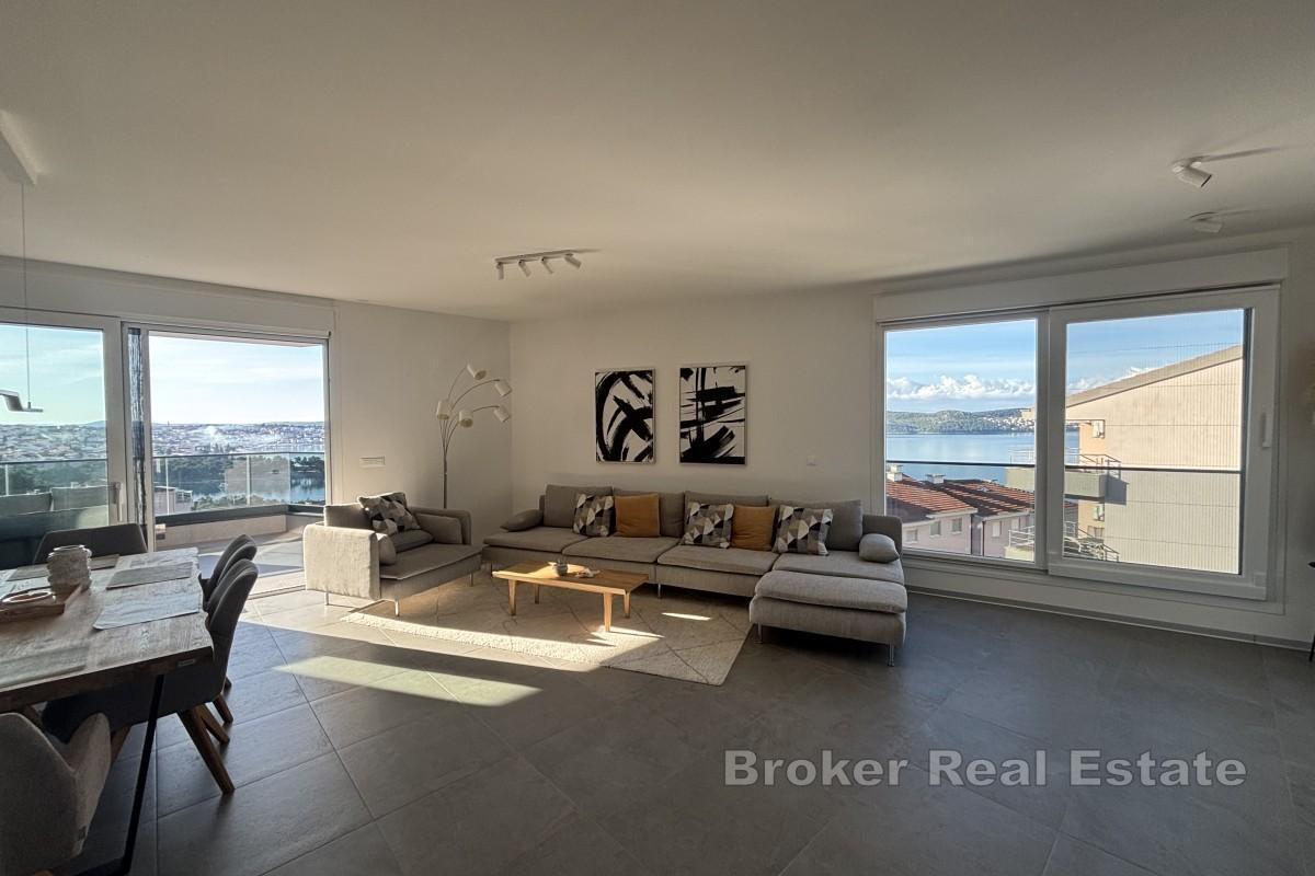 Úžasný penthouse se střešní terasou u moře