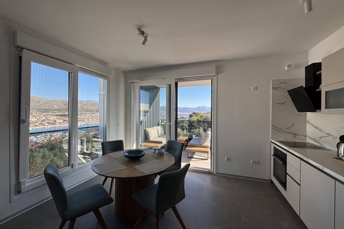 001-2035-344-Trogir-Penthouse-apartment-with-sea-view-and-roof-terrace-for-sale