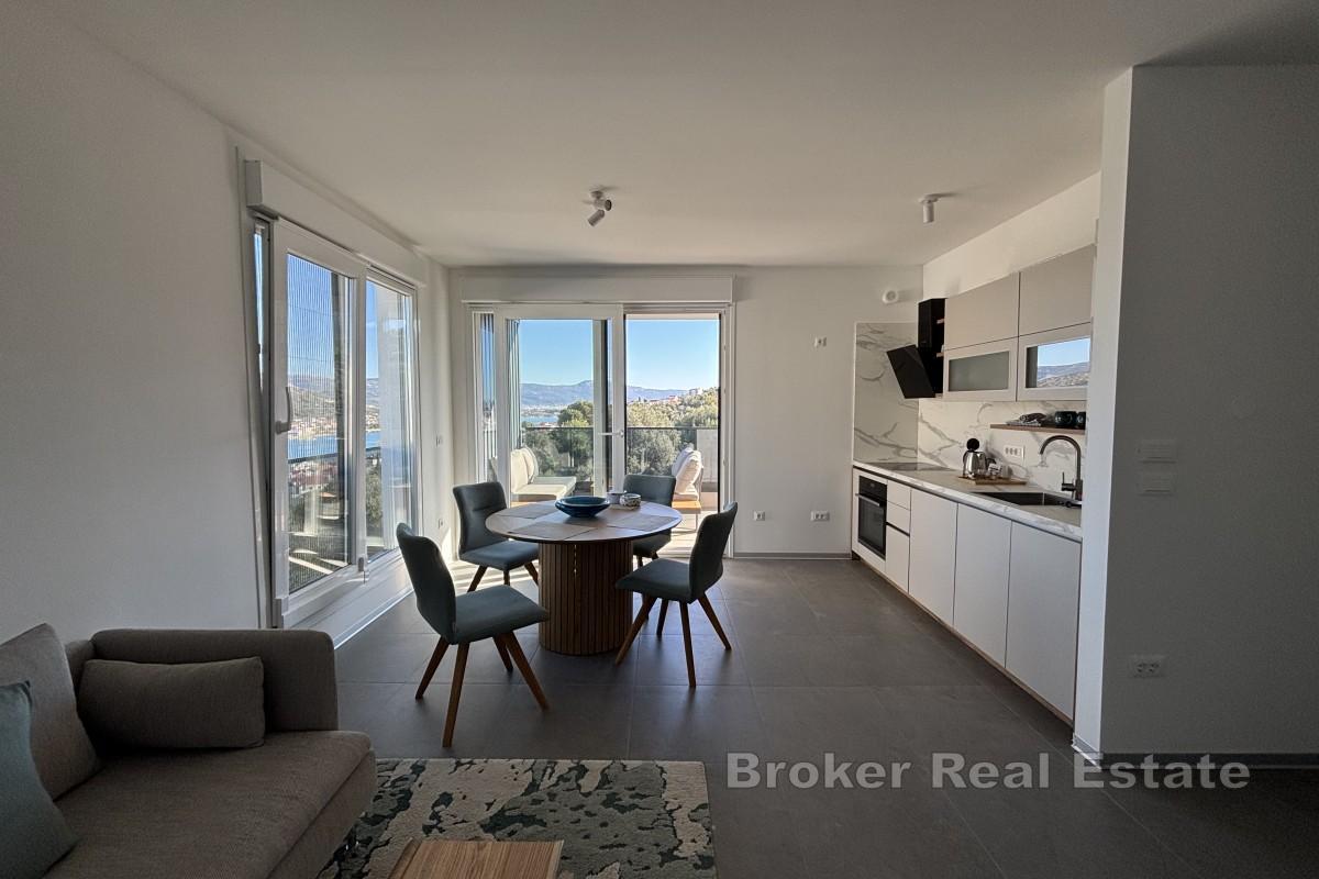 Spacieux appartement penthouse de deux chambres dans un immeuble neuf avec vue mer