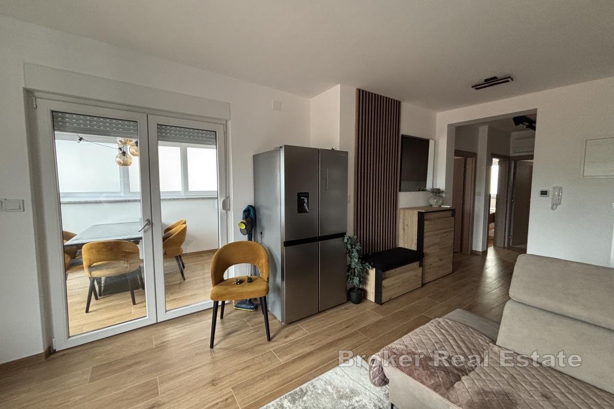 Nowoczesny apartament z częściowym widokiem na morze