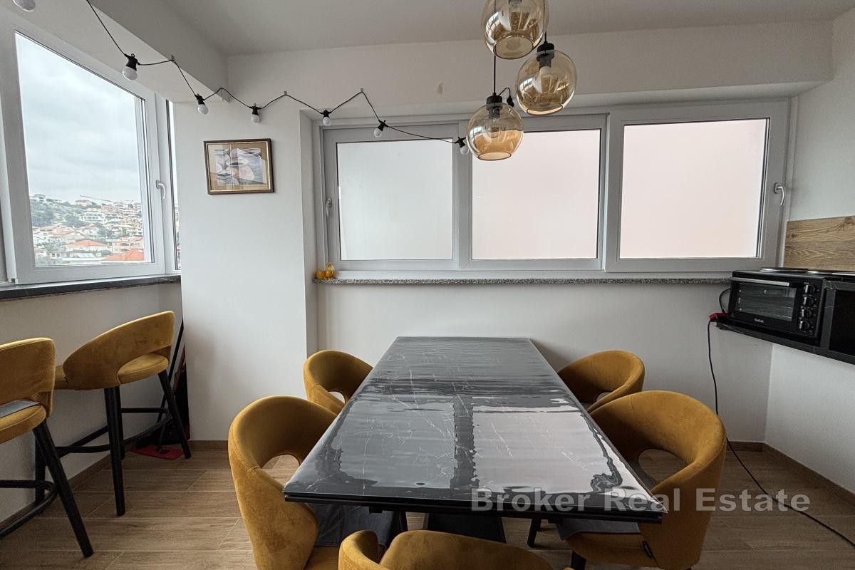 Nowoczesny apartament z częściowym widokiem na morze