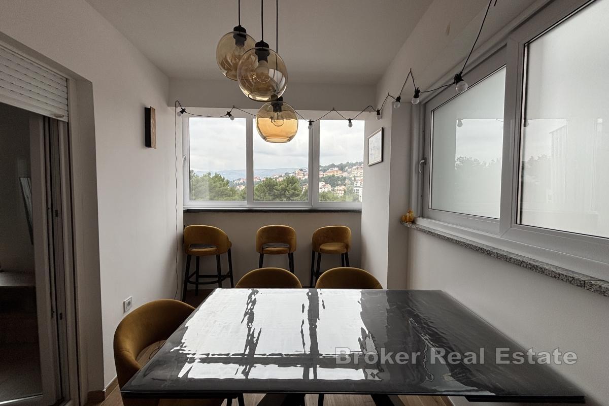 Nowoczesny apartament z częściowym widokiem na morze