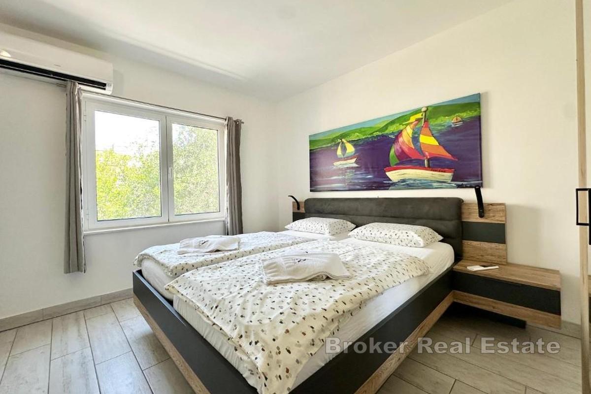 Apartman s bazenom na dobroj lokaciji