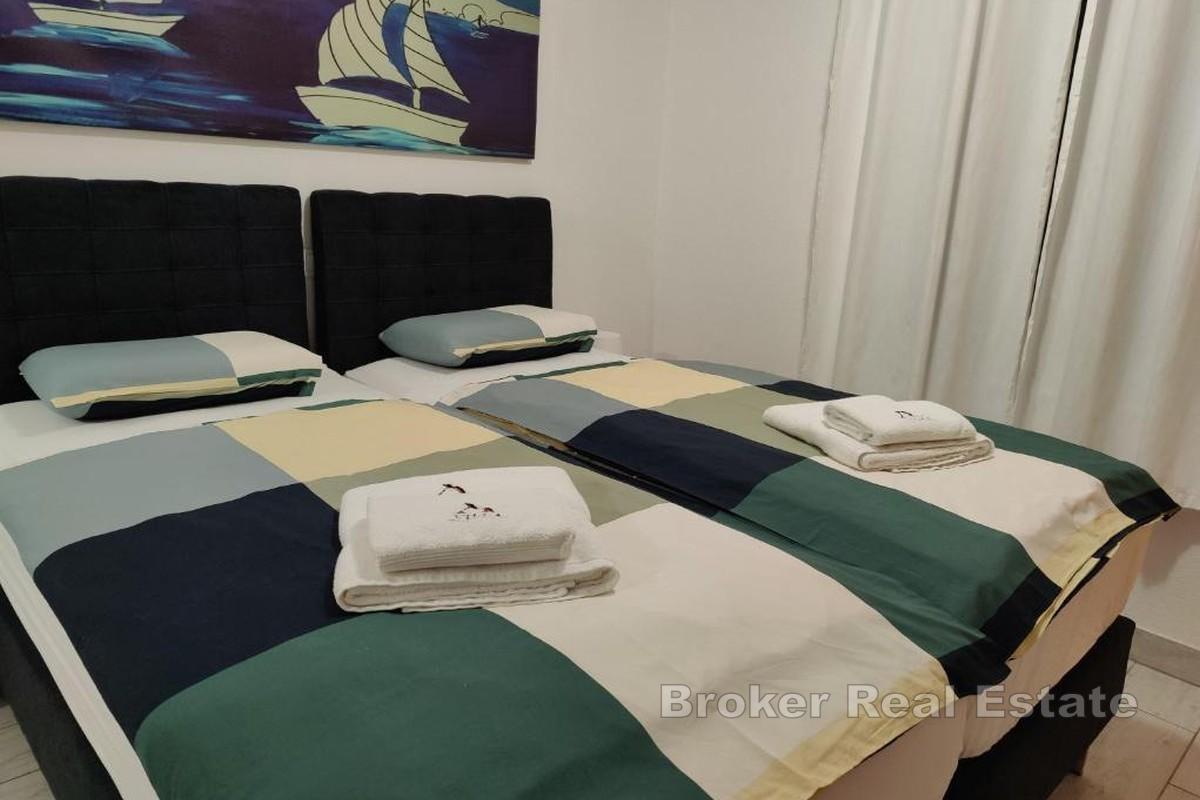 Lägenhet med pool i bra läge