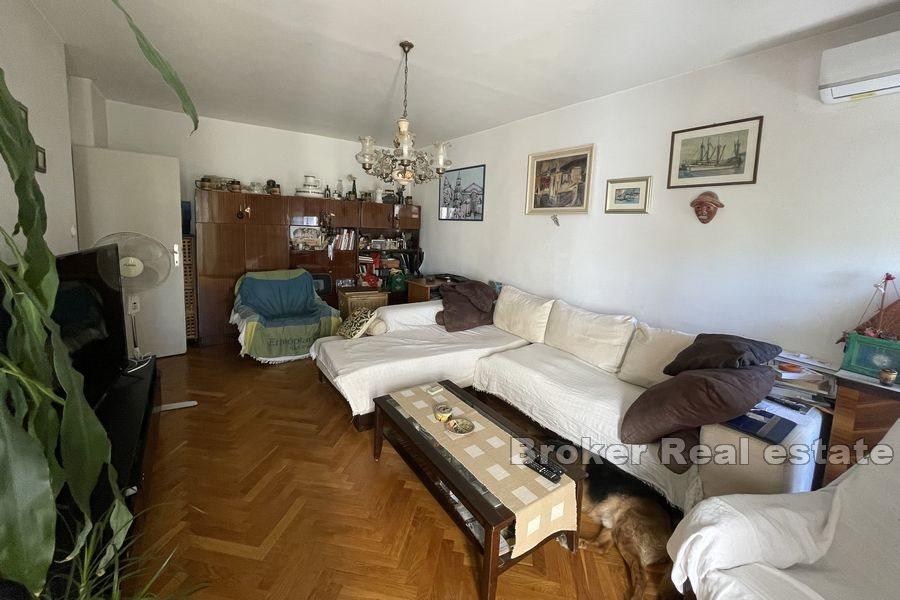Split - Smrdečac, komfortowy apartament z dwiema sypialniami
