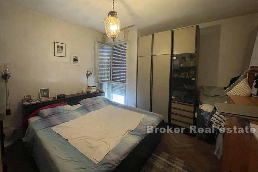 Split - Smrdečac, komfortowy apartament z dwiema sypialniami