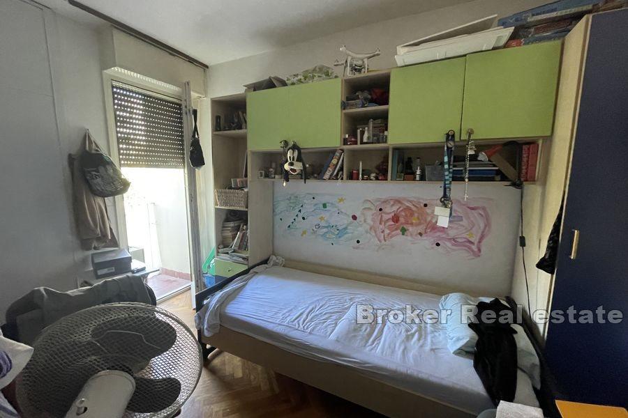 Split - Smrdečac, komfortowy apartament z dwiema sypialniami