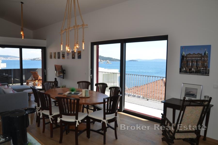 Superbe appartement penthouse au design moderne offrant une vue panoramique sur la mer